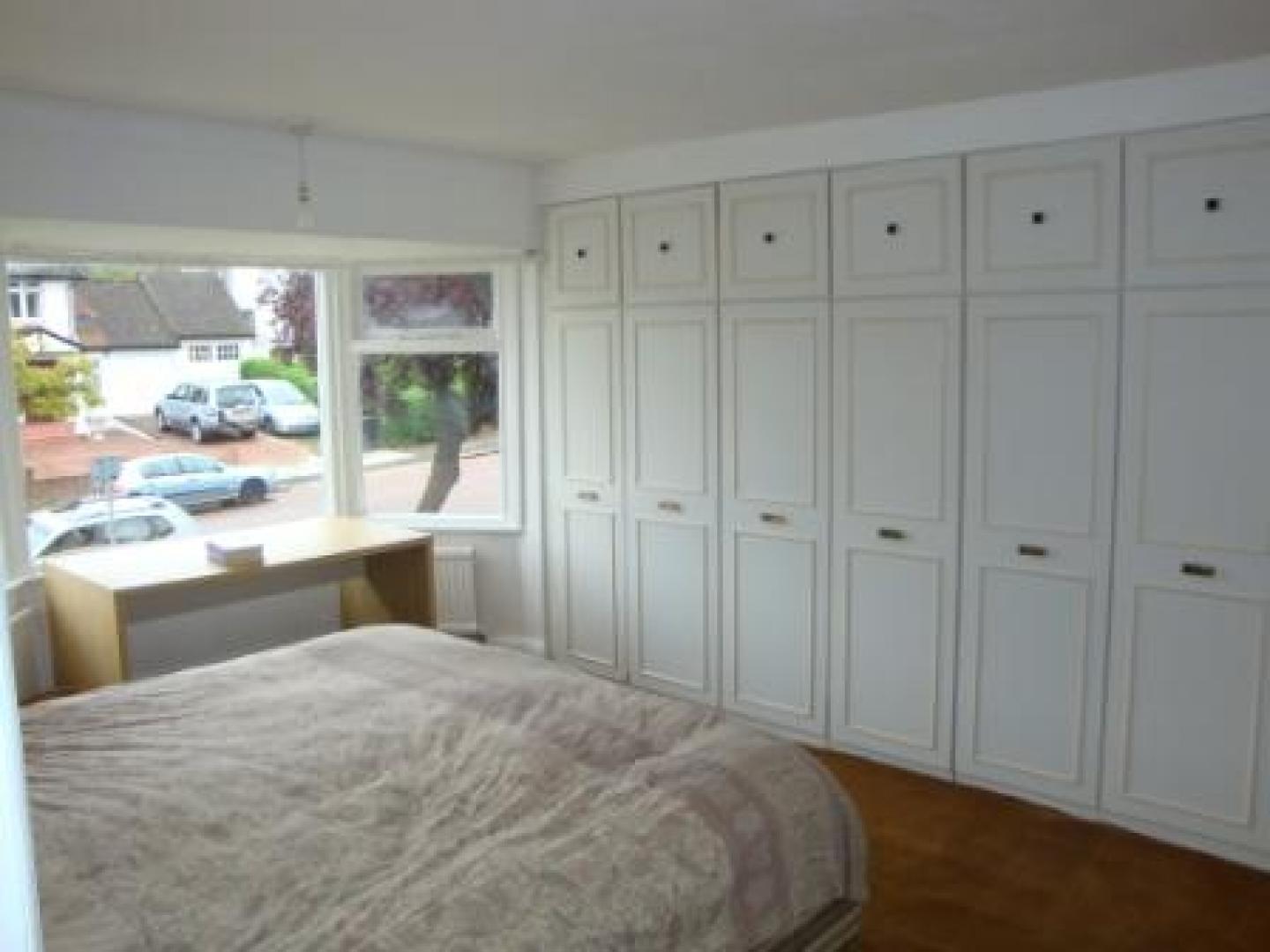 			WHOLE HOUSE, 5 Bedroom, 1 bath, 1 reception House			 Ridge Hill, GOLDERS GREEN